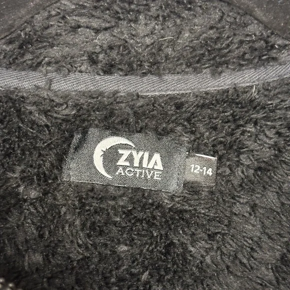 ZYIA Black Fuzzy Pullover - Picture 4 of 4